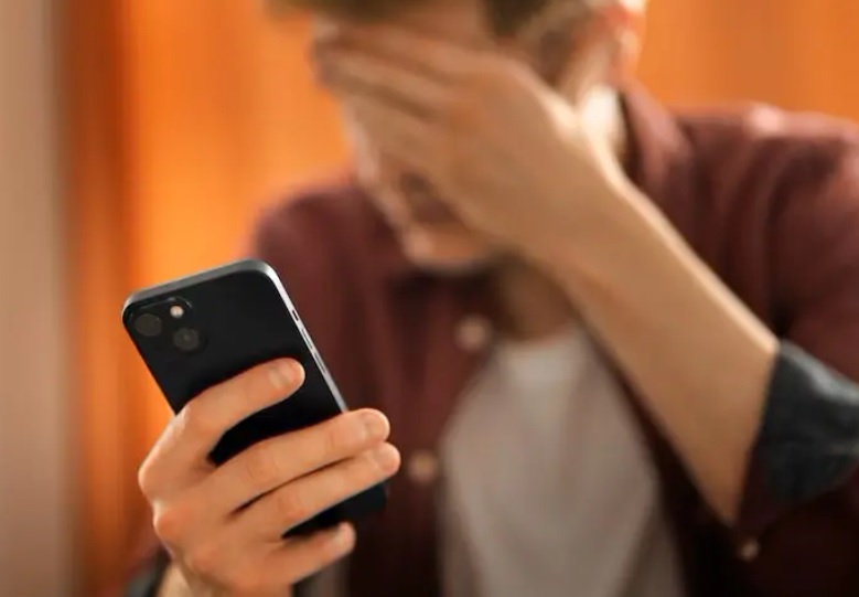 O celular está destruindo sua paz mental? Psicanalista explica como fazer o detox digital