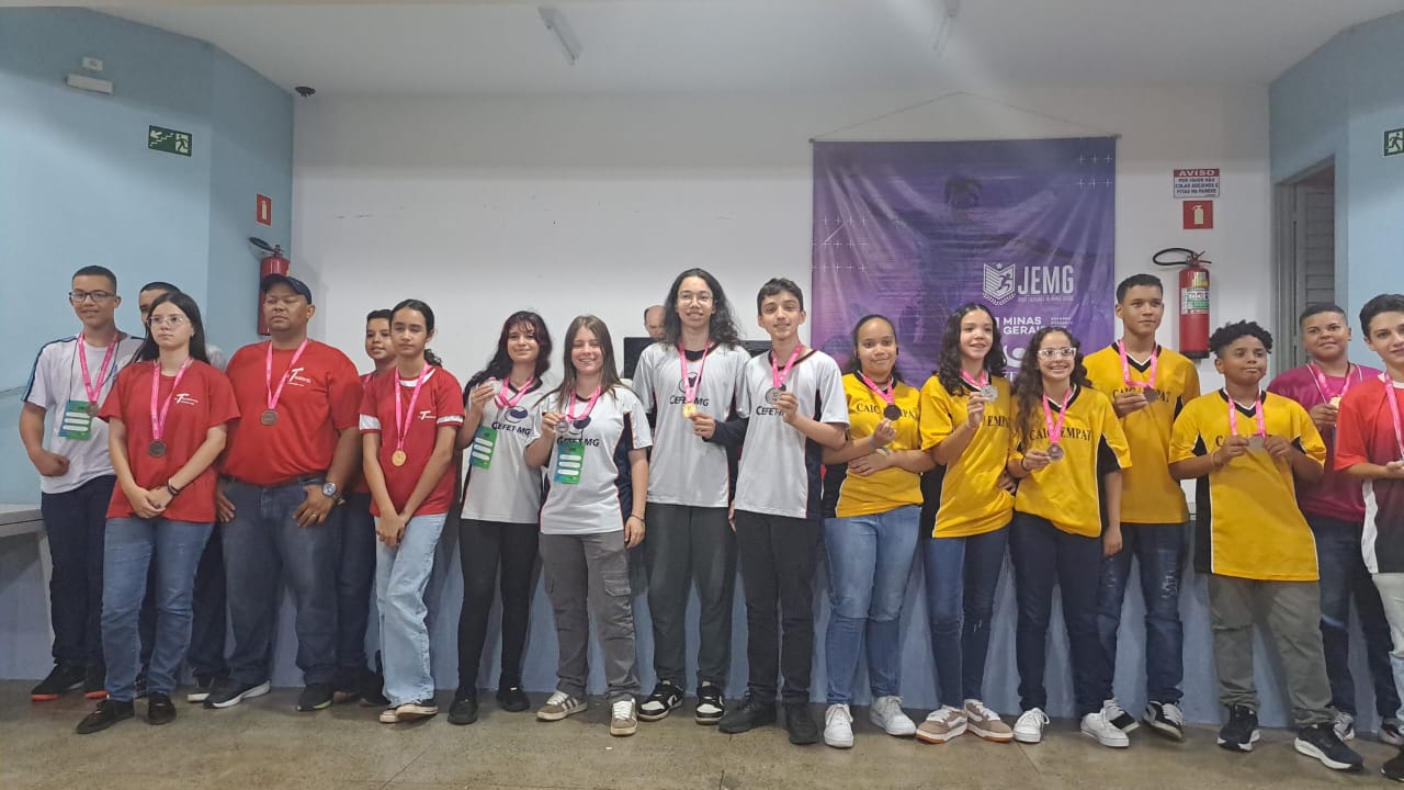 Xadrez araxaense conquista 5 medalhas na Microrregional do JEMG 2025