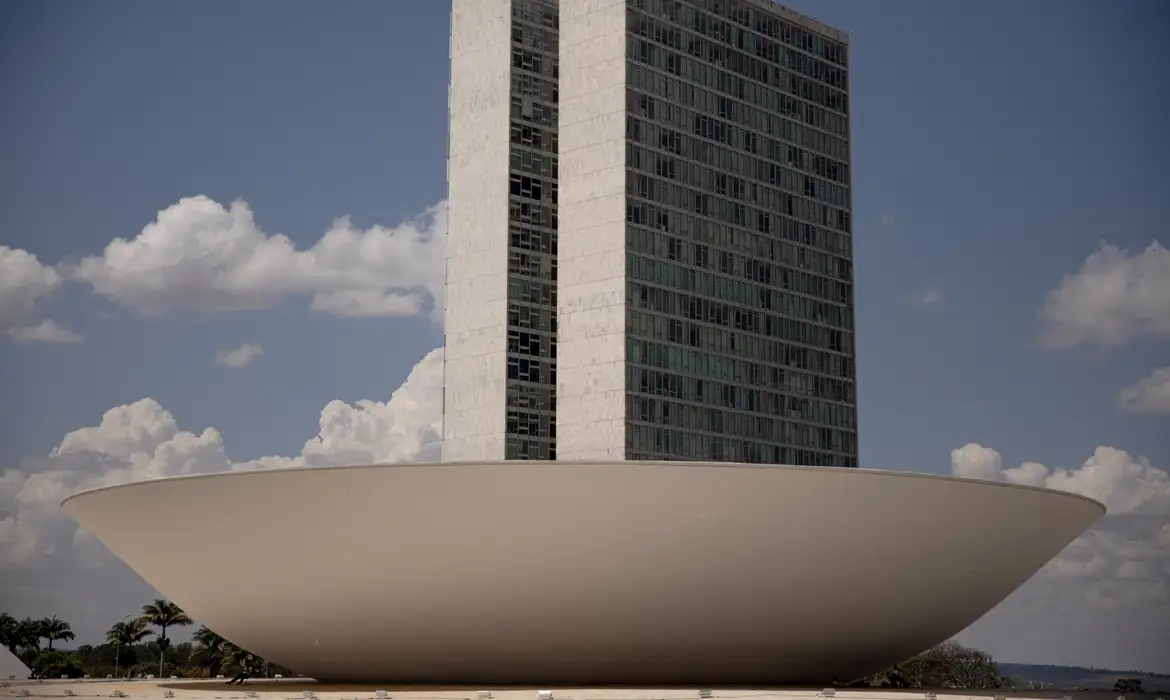 Câmara aprova projeto que destina multas de trânsito ao custeio da CNH