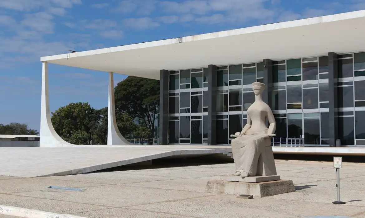STF mantém regra que impede registro de candidato que não presta conta