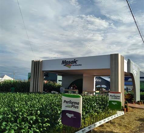 Mosaic inaugura mais uma horta sensorial em escola municipal de Araxá
