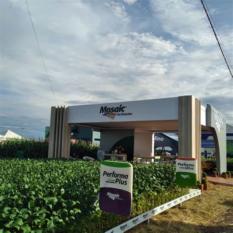 Mosaic inaugura mais uma horta sensorial em escola municipal de Araxá
