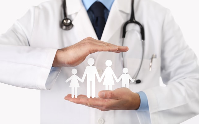 AgSUS abre concurso para Médicos de Família com salários acima de R$ 16 mil; saiba como participar