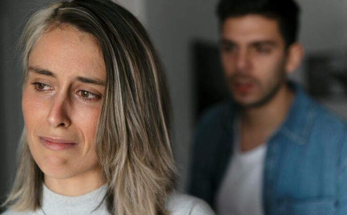 Mês dos namorados reacende alerta sobre relacionamentos abusivos