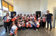 Secretaria de Educação entrega coletes de Educação Física para escolas municipais de Araxá