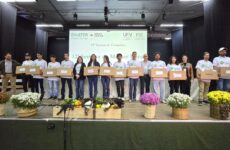 Governo de Minas entrega notebooks a jovens rurais para fortalecer a gestão nas propriedades