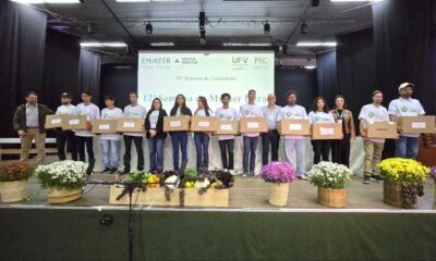 Governo de Minas entrega notebooks a jovens rurais para fortalecer a gestão nas propriedades