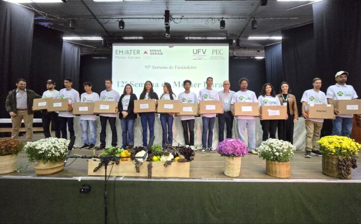 Governo de Minas entrega notebooks a jovens rurais para fortalecer a gestão nas propriedades
