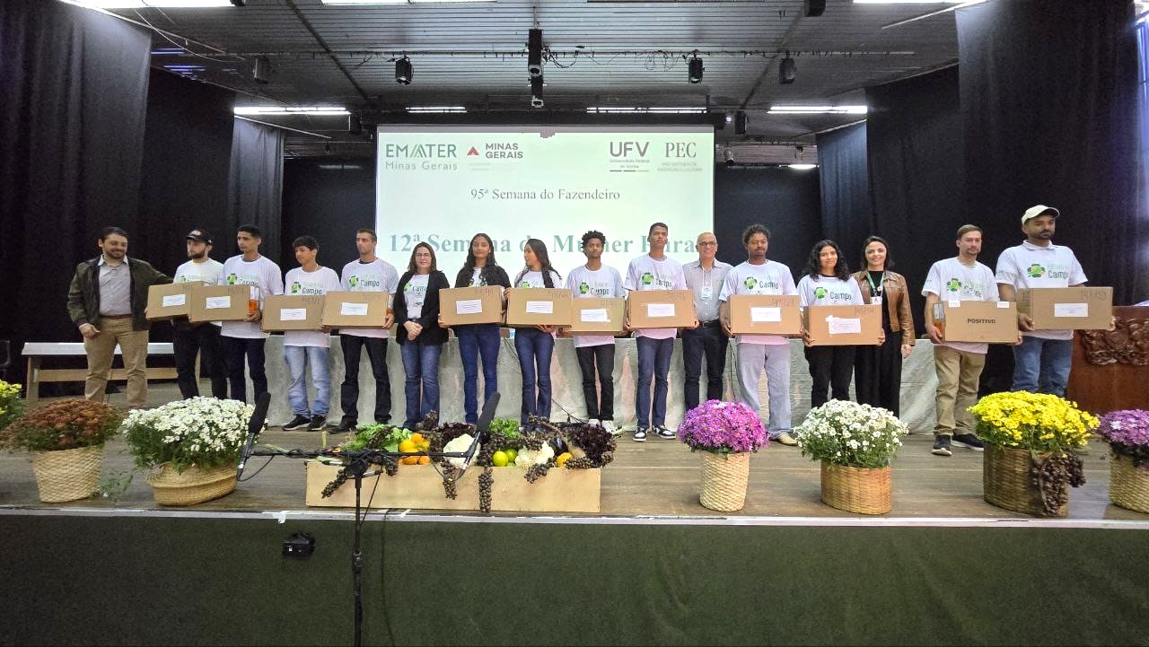 Governo de Minas entrega notebooks a jovens rurais para fortalecer a gestão nas propriedades