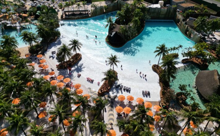 Hot Beach Parques & Resorts faz live inédita nesta sexta para vender diárias e ingressos com descontos