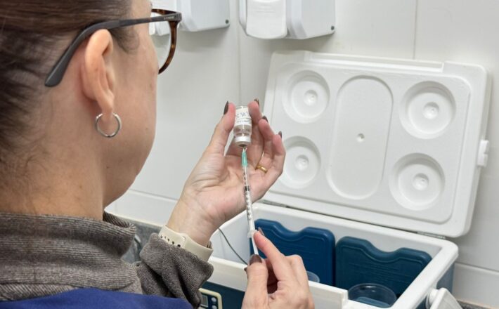 Vacinação contra a gripe segue disponível para população a partir de 6 meses em Araxá