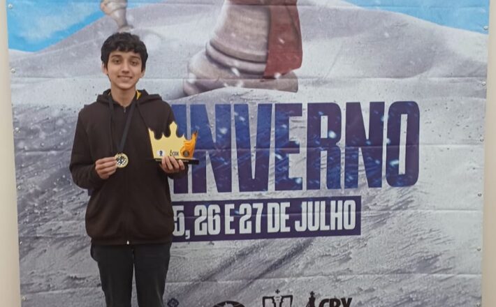 Araxaense Edgard de 15 anos de idade classifica para final do Brasileiro Absoluto de Xadrez