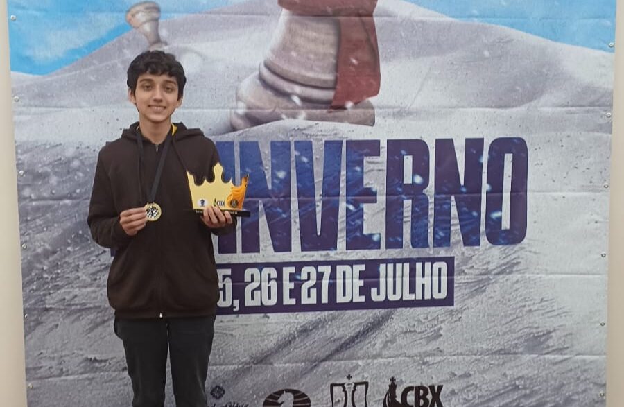 Araxaense Edgard de 15 anos de idade classifica para final do Brasileiro Absoluto de Xadrez