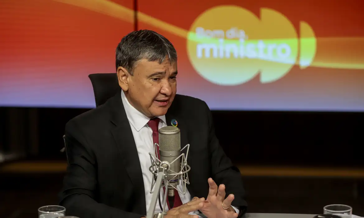 Tarifaço pode desequilibrar mercado interno no Brasil, alerta ministro