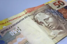 Caixa libera abono salarial para nascidos em setembro e outubro