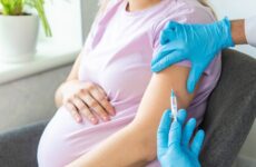 Agosto Dourado: vacinação para gestantes reforça proteção dos bebês por meio da amamentação