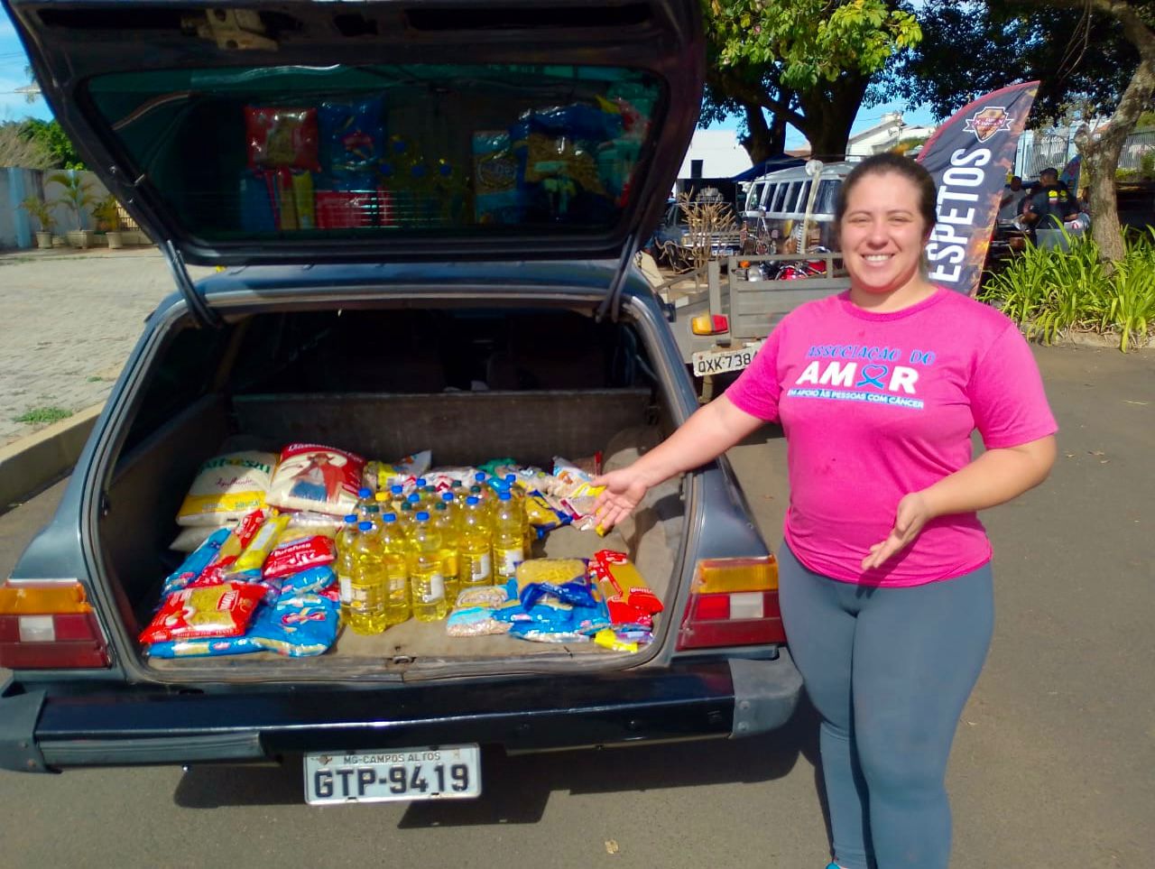 Festival de Carros Antigos arrecada alimentos para entidade filantrópica de Araxá  