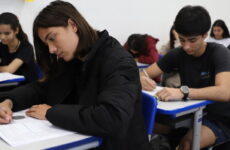 Governo de Minas aplica segundo simulado do Enem para 420 mil estudantes