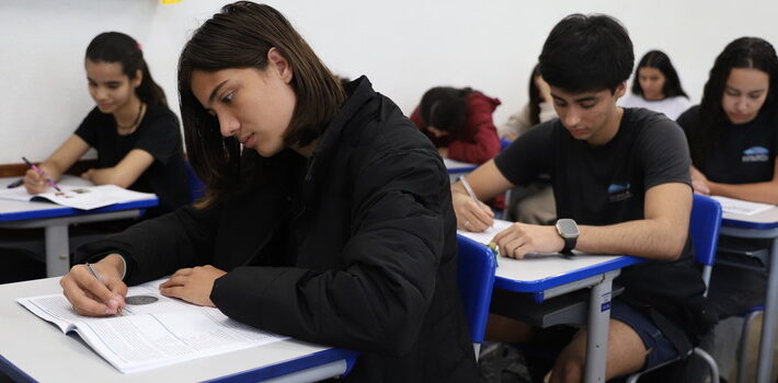 Governo de Minas aplica segundo simulado do Enem para 420 mil estudantes