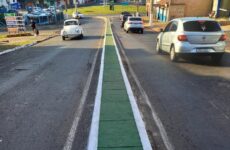 Prefeitura intensifica pintura e revitalização de meios-fios em Araxá