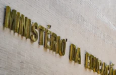 MEC lança curso de 180 horas para professores do ensino médio público