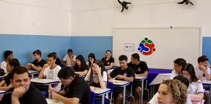 Escolas estaduais de Minas Gerais inovam na preparação dos estudantes para o Saeb 2025