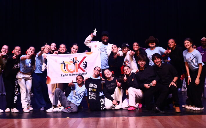 Centro de Danças Kathak conquista destaque no 24º Dançaraxá com 32 troféus e premiações especiais