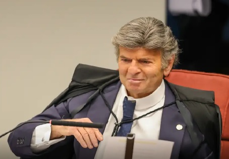 “Fux expõe farsa: STF atropela defesa e julgamento de Bolsonaro se mostra insustentável”