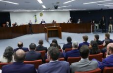 Julgamento de Bolsonaro: farsa com roteiro pronto avança no STF em meio a falhas e denúncias das defesas”
