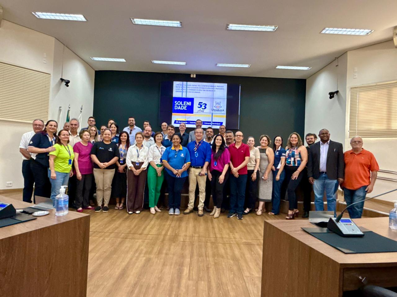 Câmara Municipal realiza Sessão Solene em comemoração aos 53 anos do Uniaraxá