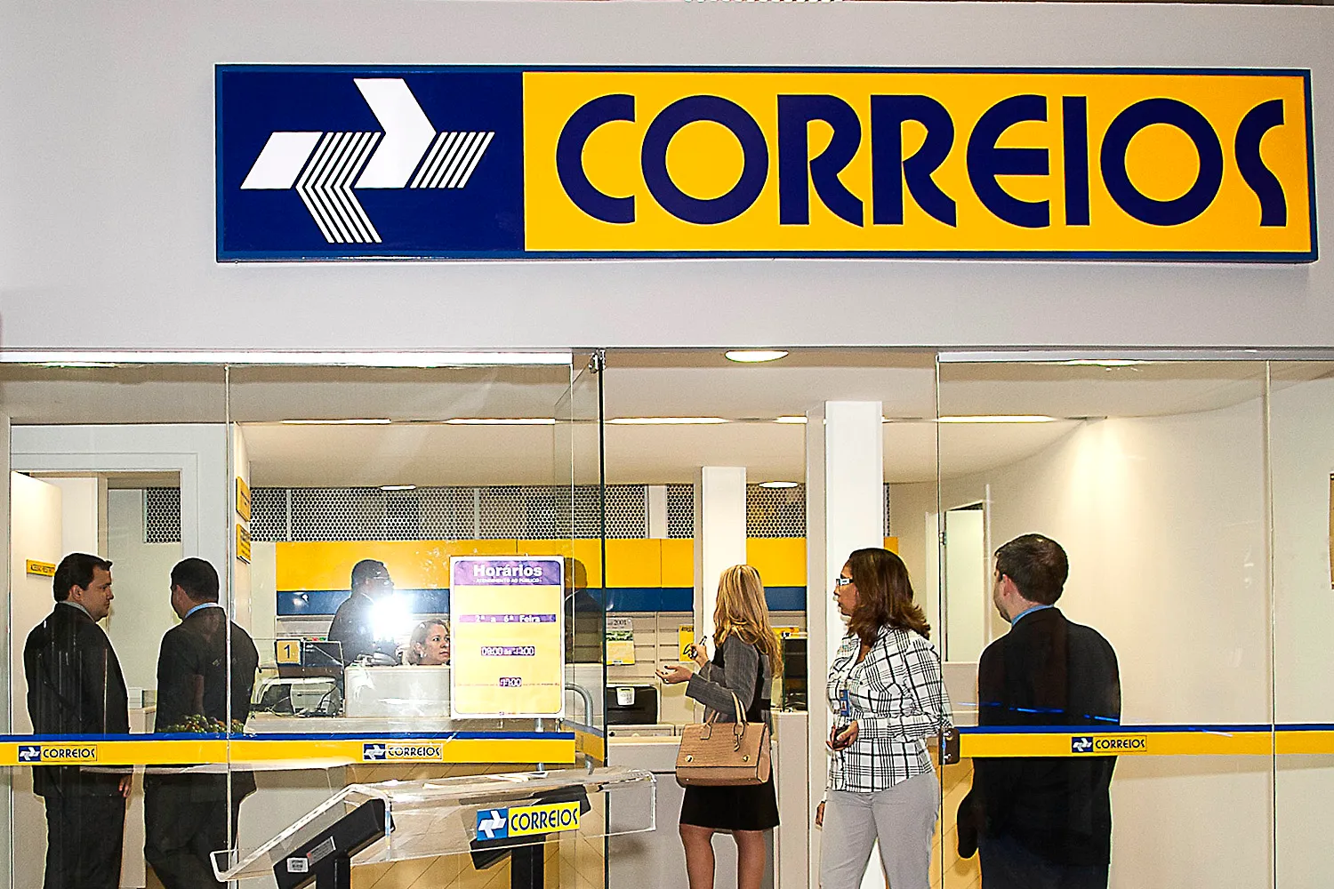 Correios seleciona instituições para doação de mais de 1,5 mil livros em Minas Gerais
