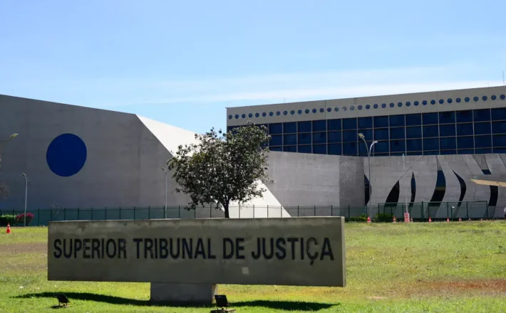 Plano de saúde tem de cobrir emergência nos casos de cirurgia estética