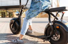 Prefeitura de Araxá orienta sobre novas regras para motos e scooters elétricas que entram em vigor em dezembro
