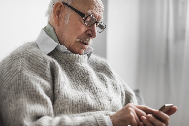 Crescem os golpes digitais: como o público 50+ pode se proteger nas transações online e no uso do PIX