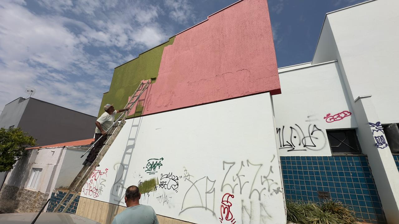 Prefeitura de Araxá intensifica limpeza e manutenção dos cemitérios para o Dia de Finados