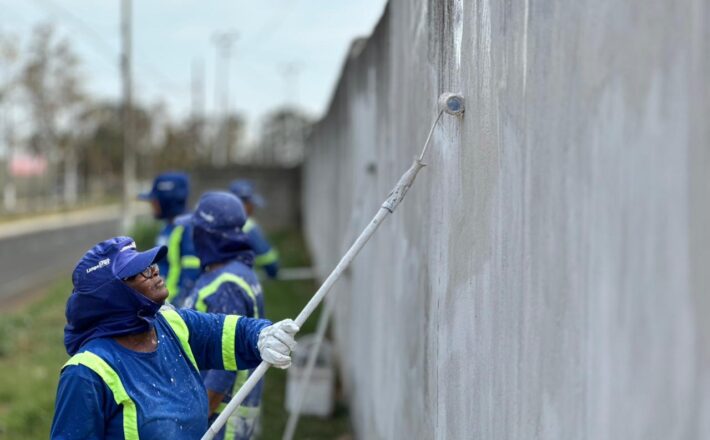 Prefeitura de Araxá intensifica limpeza e manutenção dos cemitérios para o Dia de Finados