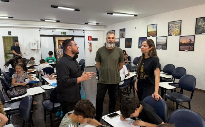 FestNatal 2025: Livro escrito por crianças comemora os 160 anos de Araxá