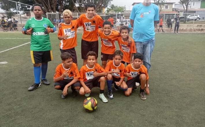 Manhã Esportiva movimenta Praça da Juventude e reúne escolinhas de futebol de Araxá