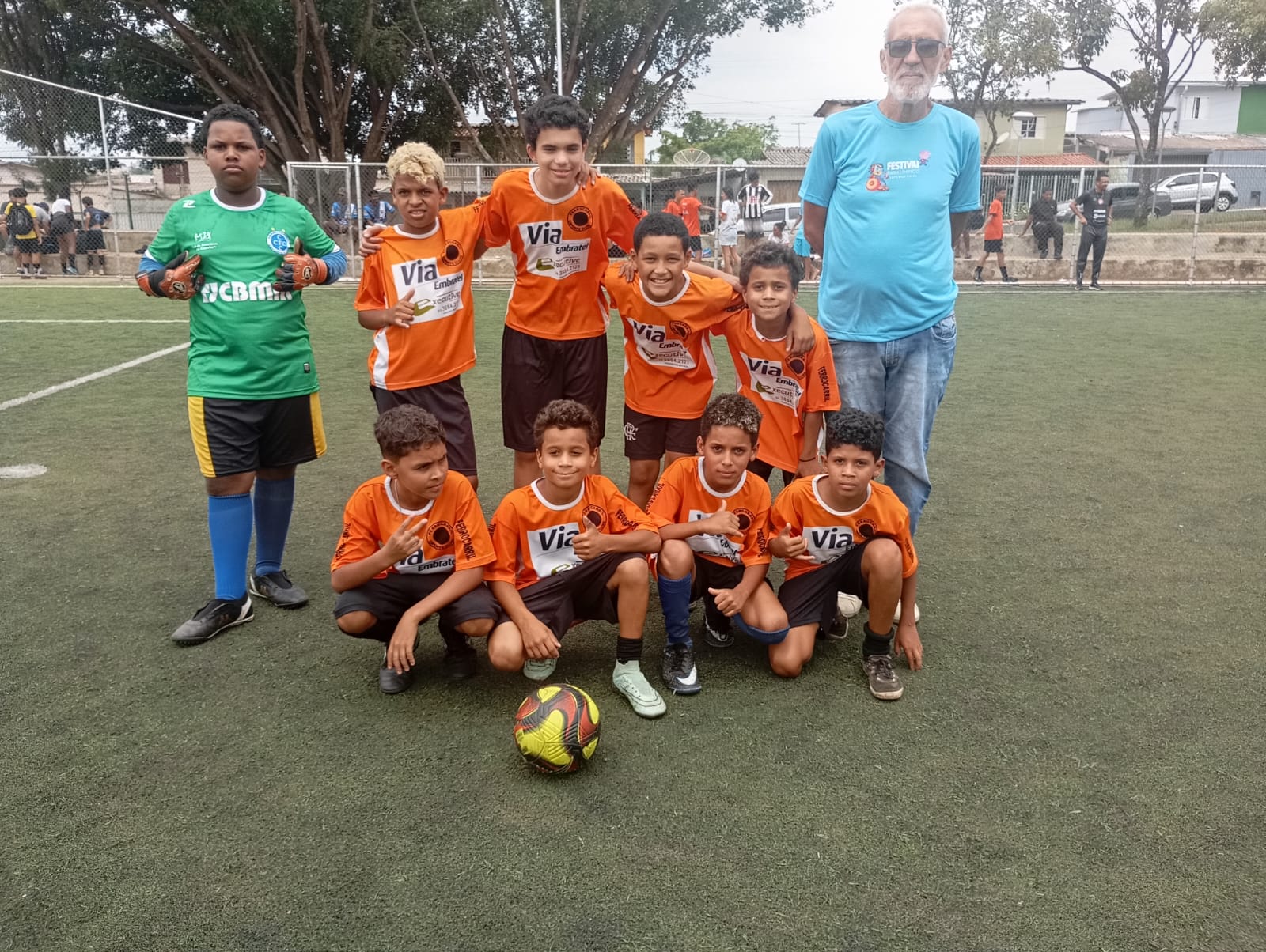 Manhã Esportiva movimenta Praça da Juventude e reúne escolinhas de futebol de Araxá