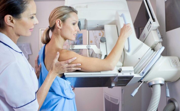 Sancionada lei que amplia acesso das mulheres ao exame de mamografia fornecido pelo SUS