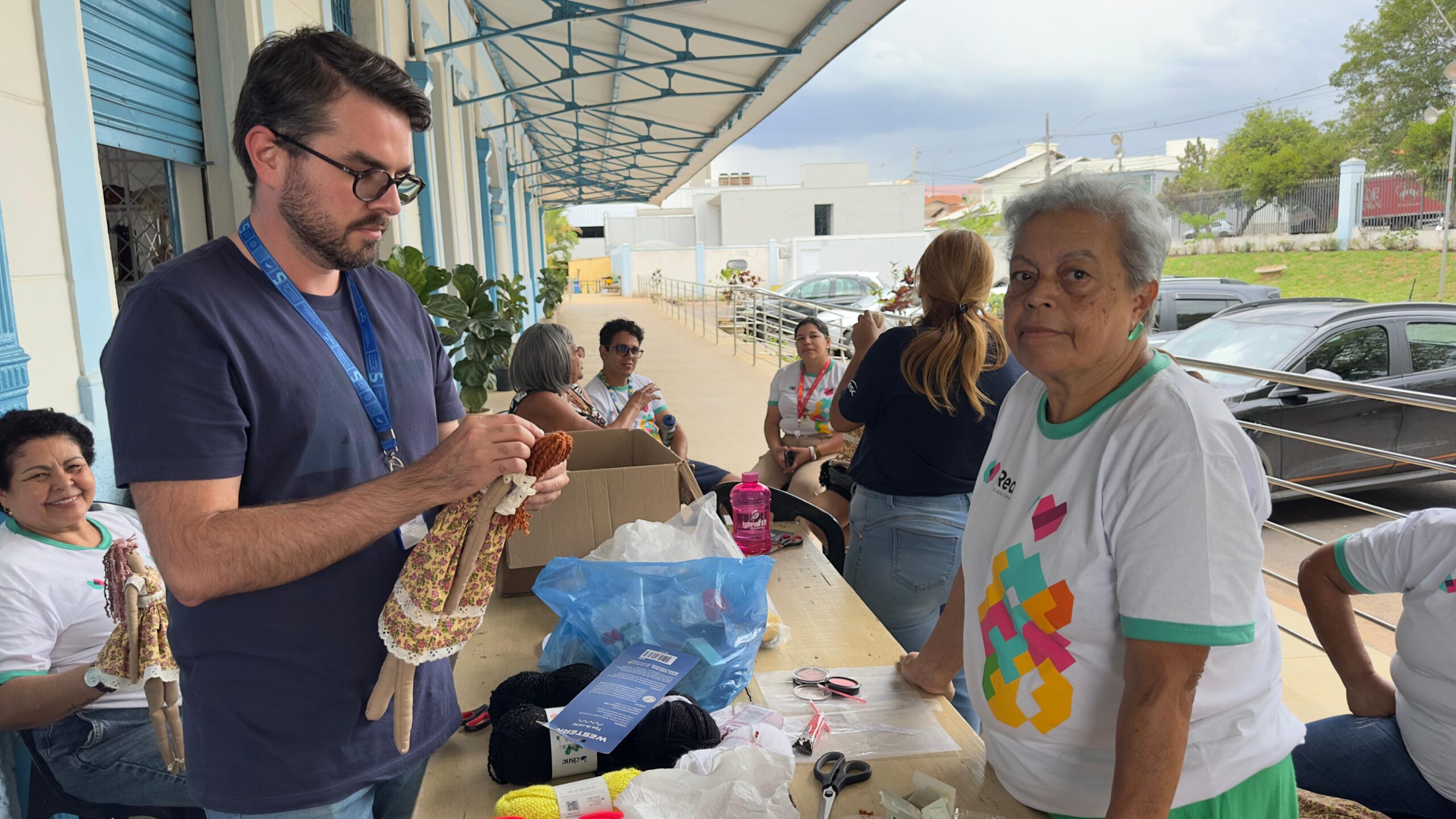 Oficina “Costurando Vidas” reúne mulheres em aprendizado e acolhimento na Fundação Calmon Barreto