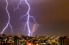 Cemig reforça alertas de segurança para tempestades e aumento de raios durante o período chuvoso