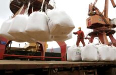 Brasil registra recorde na importação de fertilizantes e amplia exportações agrícolas em 2025