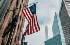 EUA anunciam suspensão do processamento de vistos para o Brasil e mais 74 países