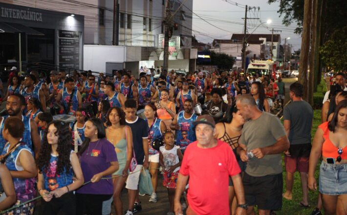 CarnAraxá 2026 reúne mais de 20 mil pessoas em quatro dias de festa