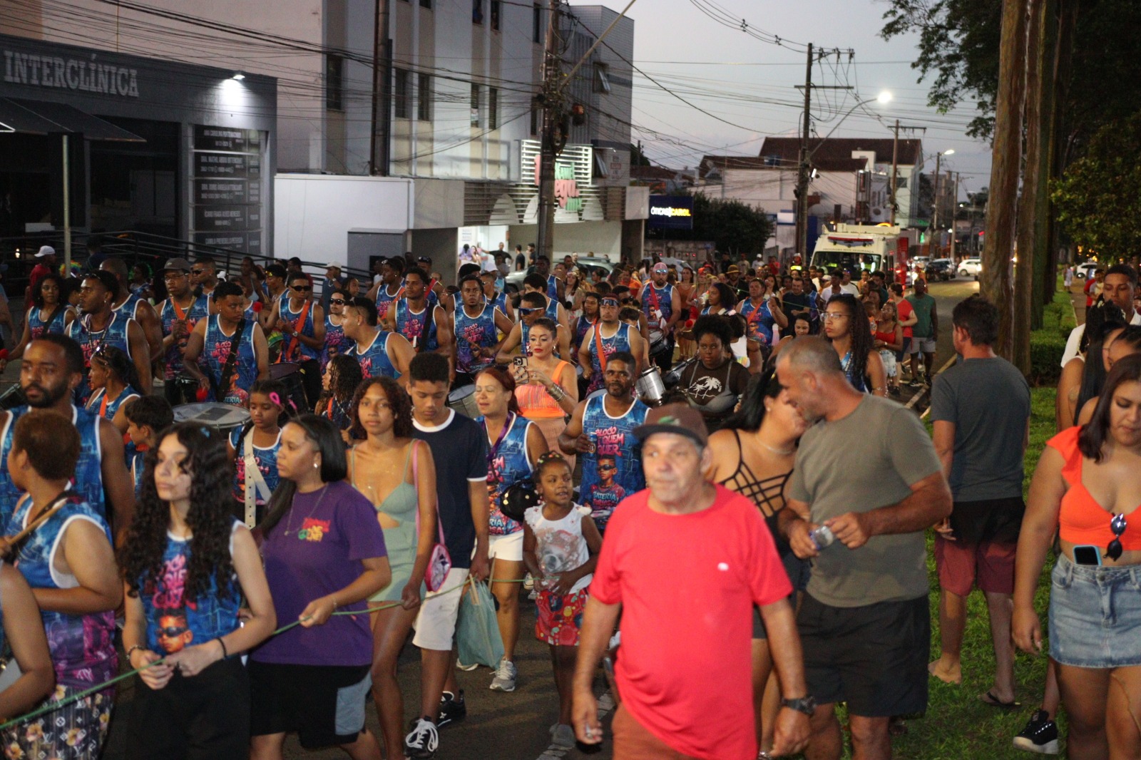 CarnAraxá 2026 reúne mais de 20 mil pessoas em quatro dias de festa