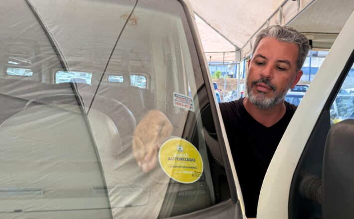 Fiscalização garante segurança no transporte de passageiros em Araxá; usuários devem ficar atentos ao selo de vistoria
