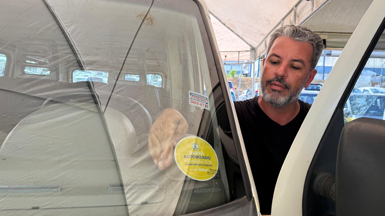 Fiscalização garante segurança no transporte de passageiros em Araxá; usuários devem ficar atentos ao selo de vistoria