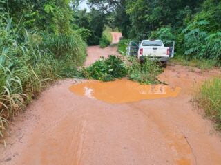 Ponte sobre o Córrego Pirapitinga é interditada após danos causados pela chuva