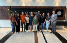 Participantes do Projeto Ativa Idade visitam a sede nacional da Cresol